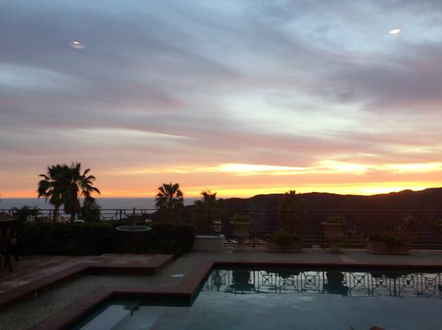 Large 6200 sqft Palisades 5-Bed Ocean View Home gallery image 2