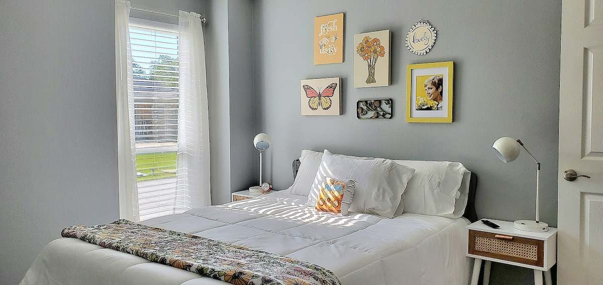 Marsha Marsha Marsha ！我们认为，如果她不必分享，她的房间会像这样。 当然，她会有一张可爱的老妈妈的照片。 