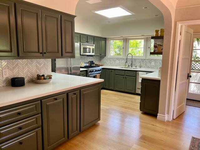 Lovely Home in West Hollywood gallery image 4