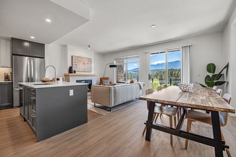 Nordic Nouveau | Hot Tub | Unmatched Lake Views