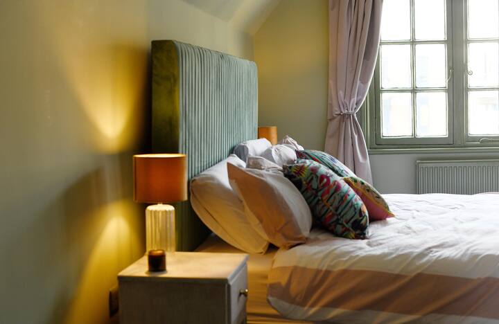 Third bedroom (third floor)
