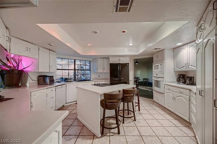 Immaculate Las Vegas estate gallery image 5