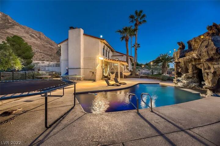Immaculate Las Vegas estate gallery image 4
