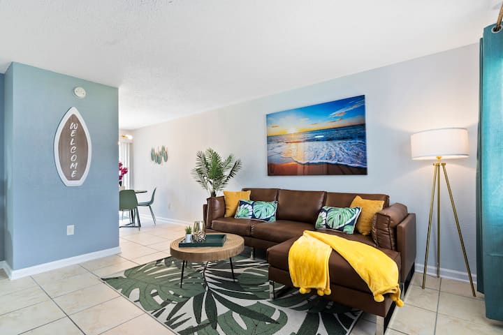 Family And Pet Friendly ~ Pool, Gym, Games! - Melbourne