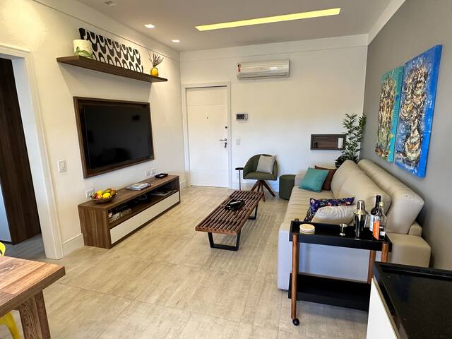 2 BDR Copacabana Penthouse, 2 Blocks to Beach gallery image 5