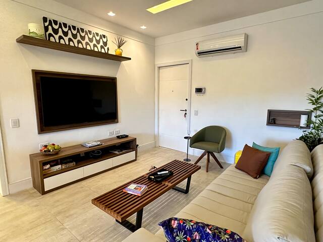 2 BDR Copacabana Penthouse, 2 Blocks to Beach gallery image 4