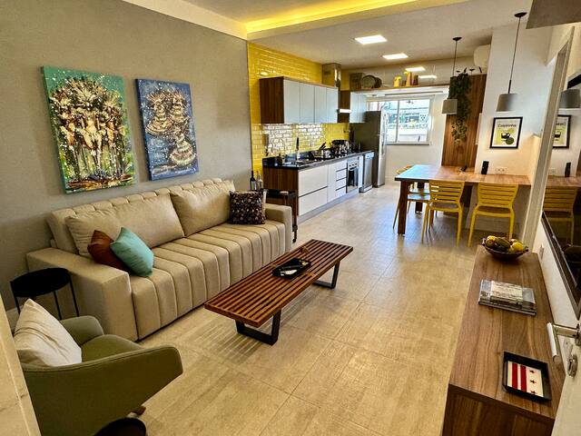 2 BDR Copacabana Penthouse, 2 Blocks to Beach gallery image 2