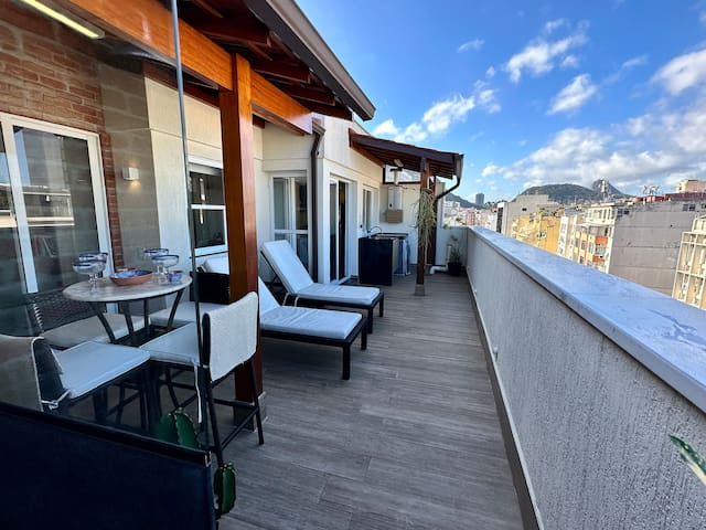 2 BDR Copacabana Penthouse, 2 Blocks to Beach