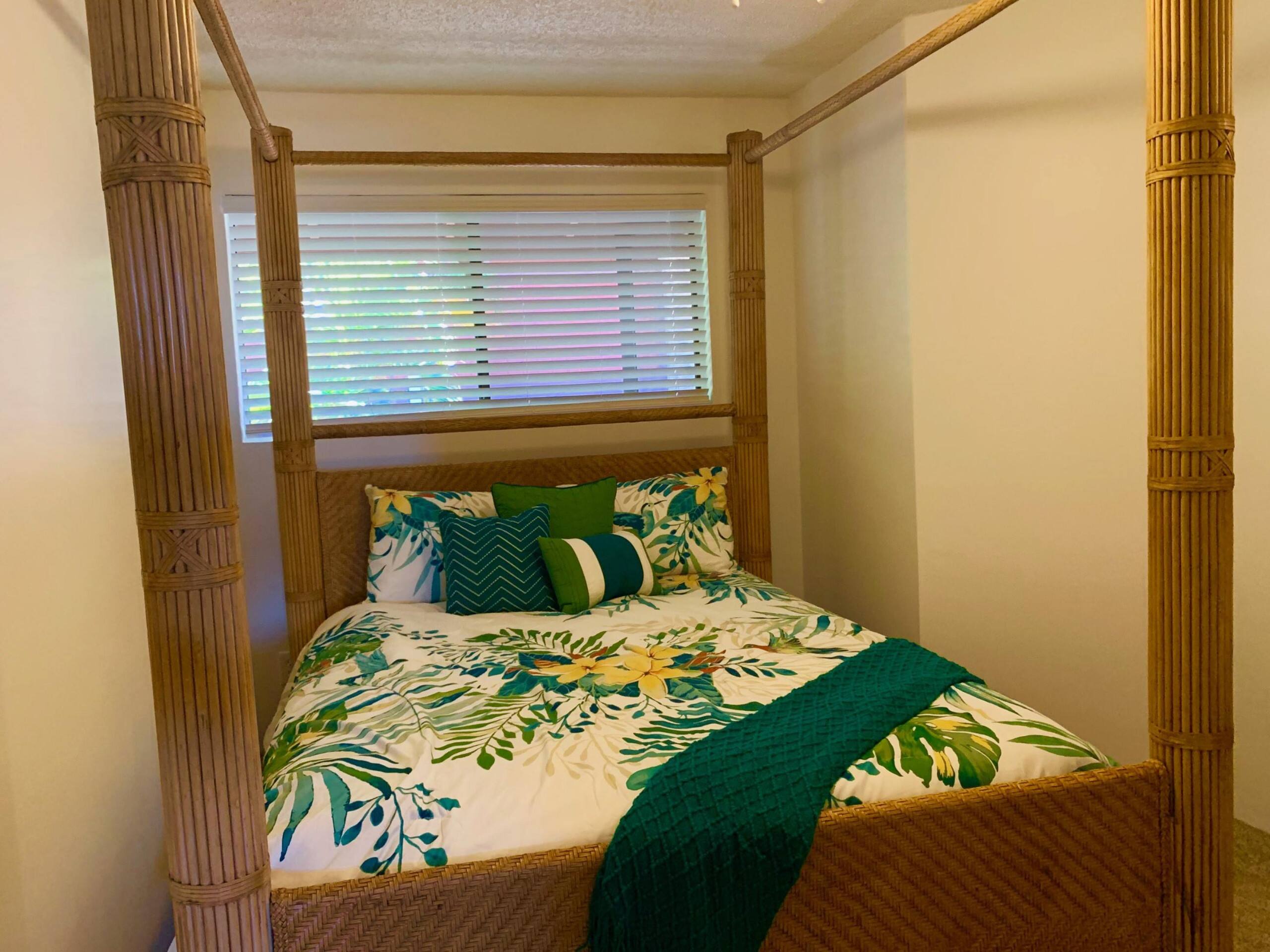 Condo in Kihei · ★4.96 · 5 bedrooms · 5 beds · 2.5 private baths - Image 4