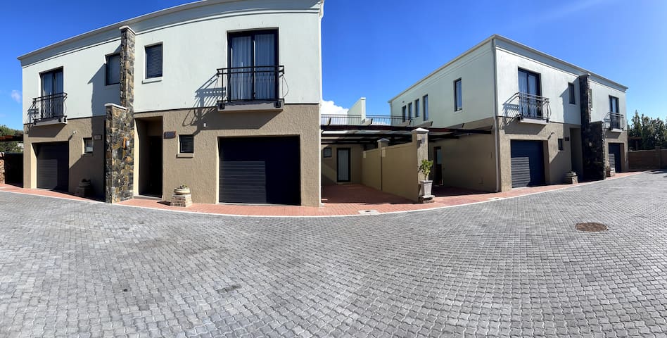 Cape Town Home -HummingBird gallery image 2