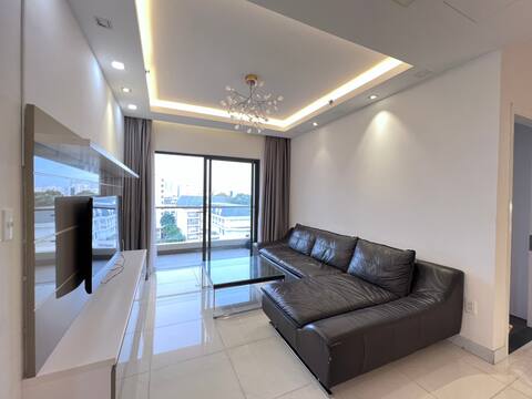 Modern & simple 2 bedrooms apartment - District 5