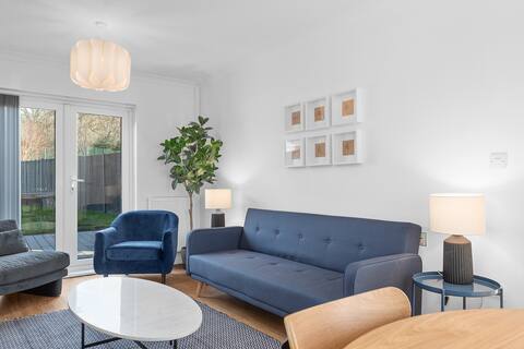 Top Airbnb: Contractor House | 7 Beds | Van Parking | Bristol in Avonmouth And Lawrence Weston