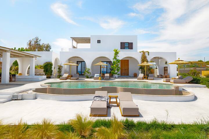 Crystalia Beach House gallery image 2