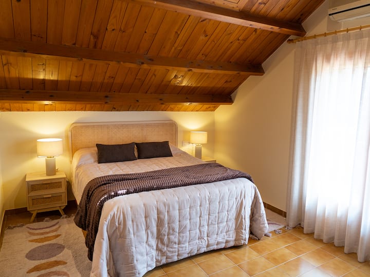 Habitación de la buhardilla (2)