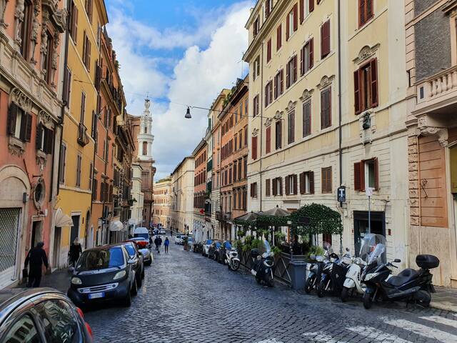 Majestic apartment close to Spanish Steps gallery image 5