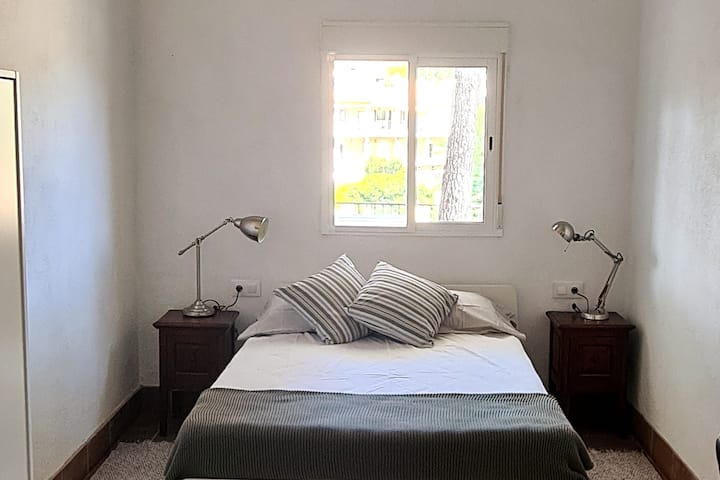 Მთავარი საძინებელი - საწოლი 152 × 203 სმ