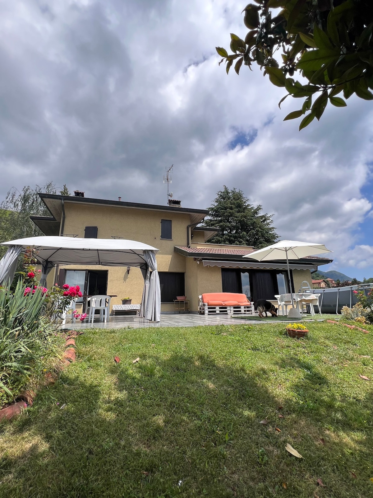 Aizurro Vacation Rentals & Homes - Lombardia, Italy | Airbnb