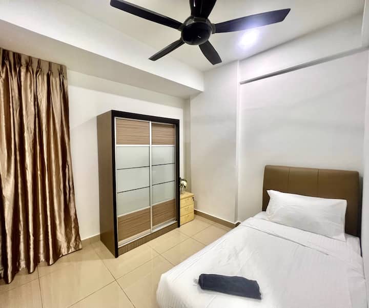 Spavaća soba 3
- 1 krevet za jednu osobu 