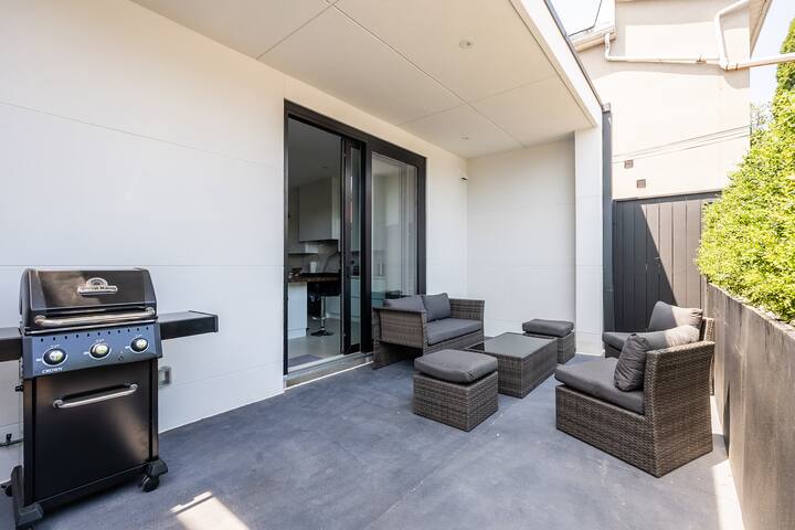 Incredible Modern 3BR Executive Home – Must See! gallery image 5