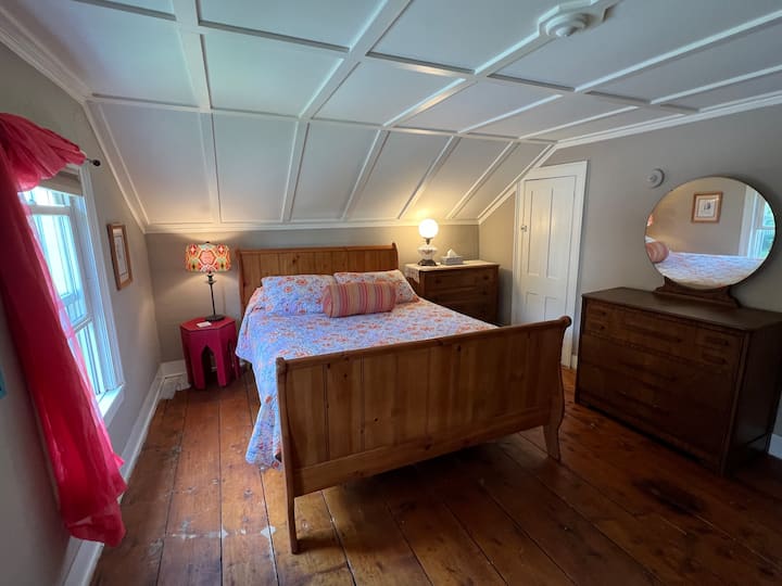 Rose Room, ranné svetlo. Manželská posteľ na saniach, klimatizácia, denná posteľ 