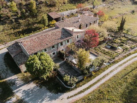 Spacious cottage-Views, Comfort & Charm