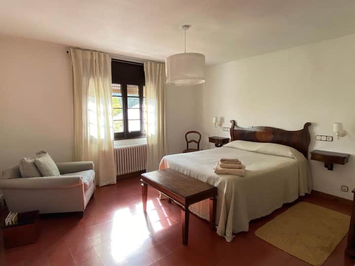 Chumba cha 2 cha kulala: Chumba chenye bafu mwenyewe, kitanda cha watu wawili na mwonekano wa bustani 