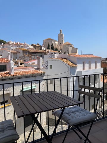 Confortable maison avec balcon, patio & parking