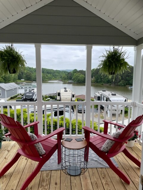 C 43 Pet Friendly On The Lake Tiny houses for Rent in Sherrills Ford