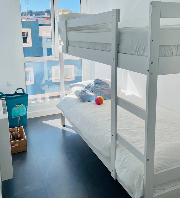 Chumba cha kulala cha 2: chenye kitanda cha ghorofa

Chumba cha kulala cha 2: chenye kitanda cha ghorofa