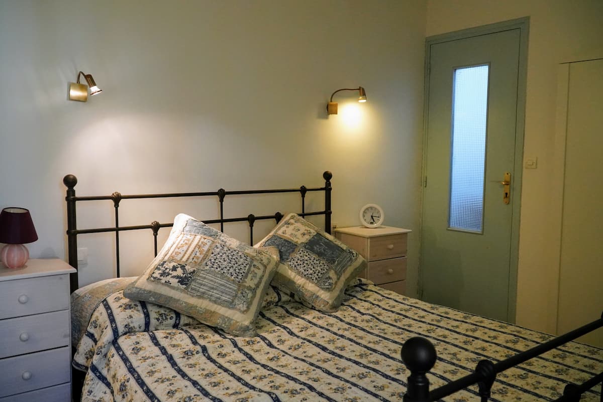 Upstairs bedroom with king-sized bed at Maison Embonne