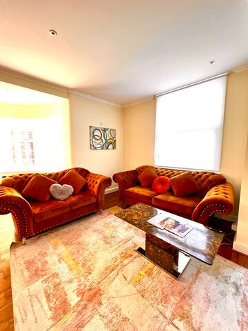 Knightsbridge Villa gallery image 3