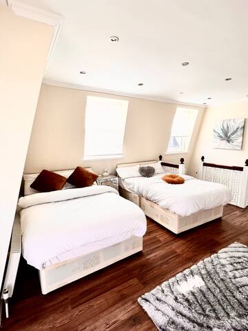 Knightsbridge Villa gallery image 2