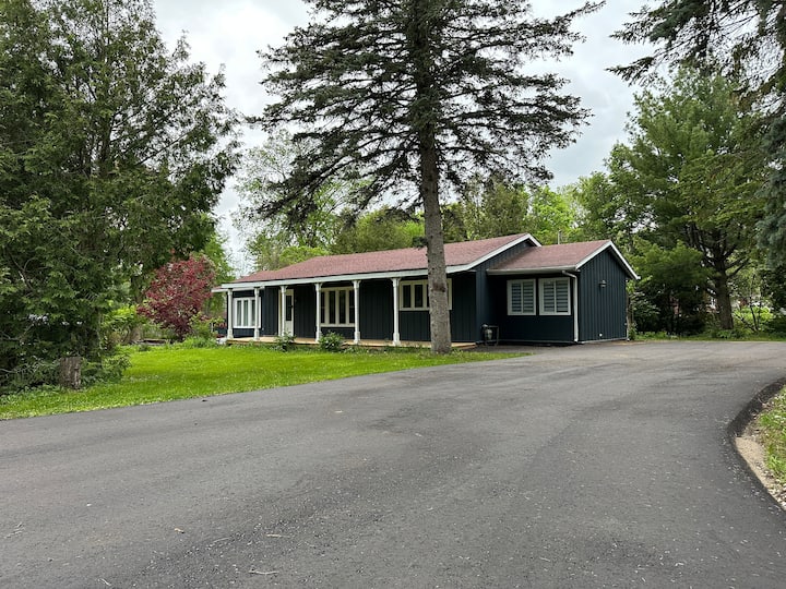 Cottage Style Home In King City - Ontario