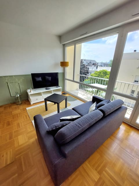 Top performing Airbnb: 72 m2 apartment in the center of Vannes in Vannes