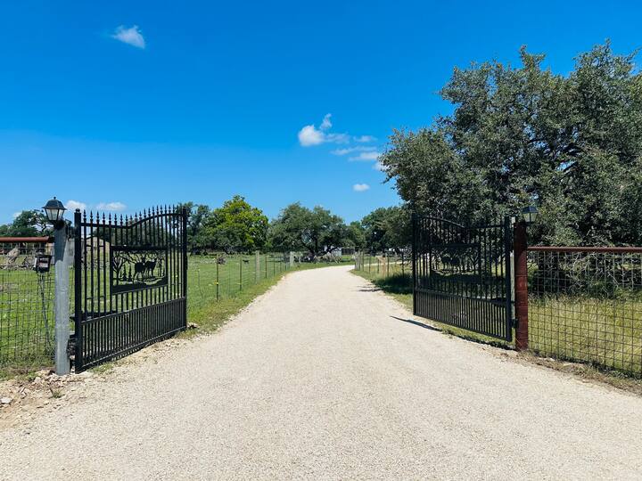 Barn Converted Private Suite Guest houses for Rent in Jarrell, Texas