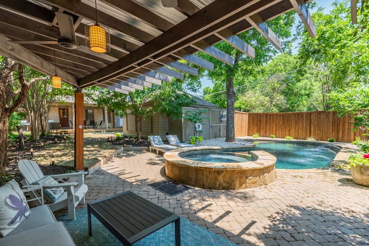 Sunset House – Luxury Pool and Hot Tub Retreat gallery image 3