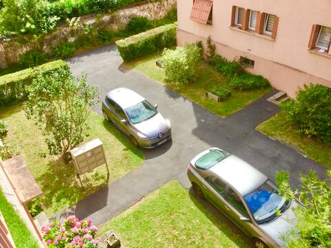 Grand Paris, private parking, balcony and RER. 24/7