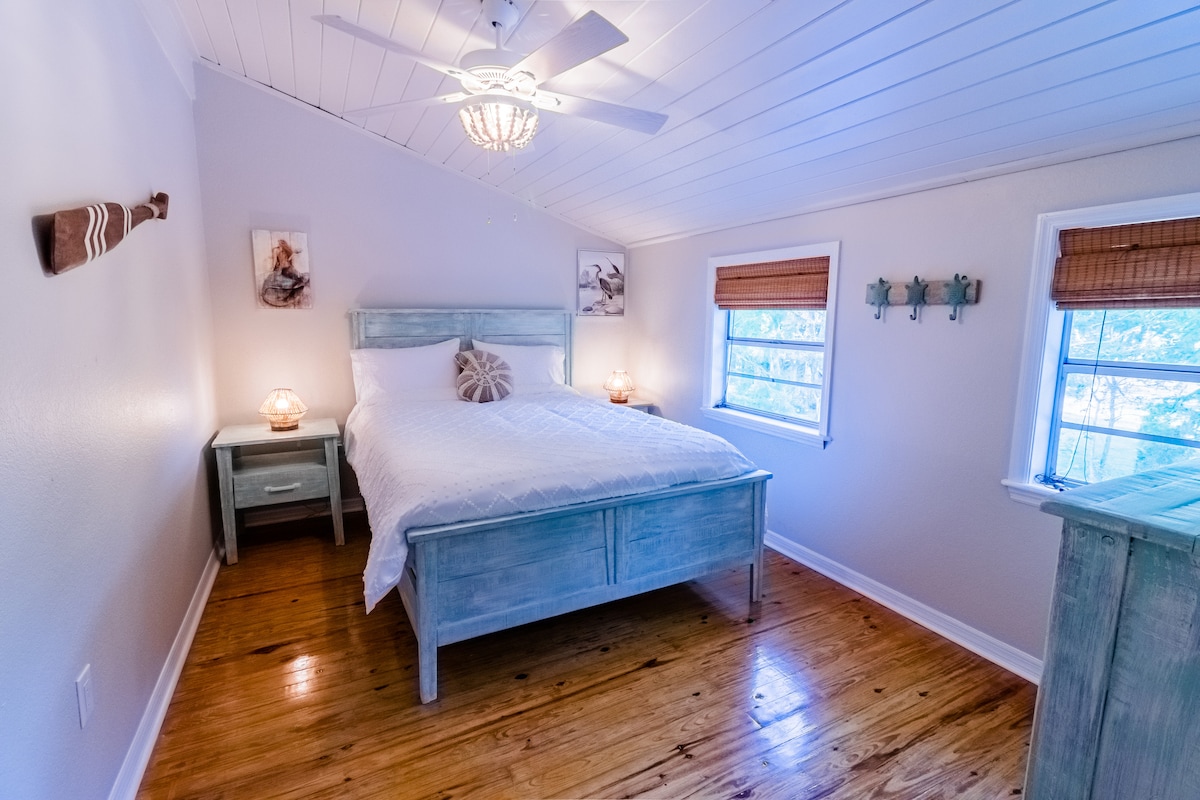 Dormitorio 3 en la planta superior frente al río: cama queen