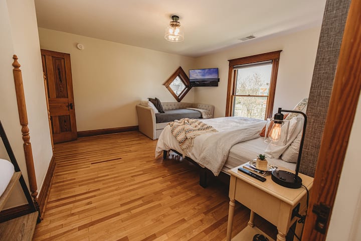 Bedroom #2 with King bed and trundle beds
