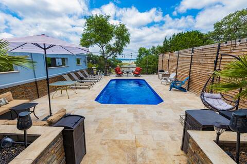NEW! Beautiful Lake Front Home w/ Pool!