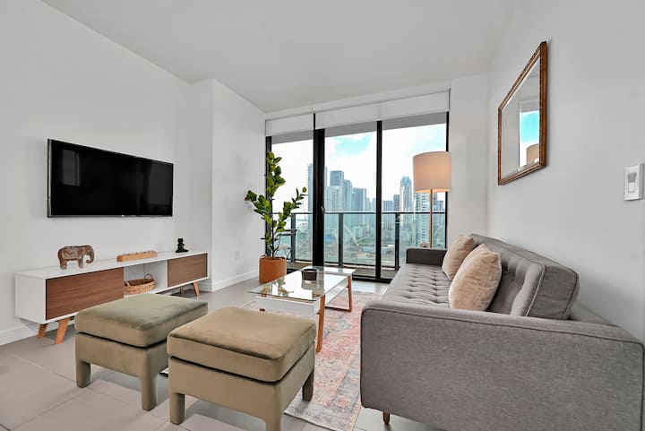 Modern 2 Bed 2 Bath Condo In Vibrant Downtown Mia - Miami