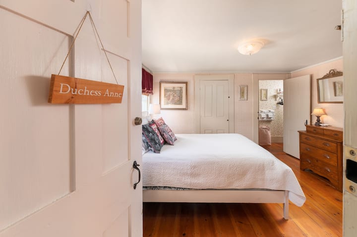 Საძინებელი №2: ჰერცოგინია ანის აპარტამენტი, რომელიც მდებარეობს მეორე სართულზე 