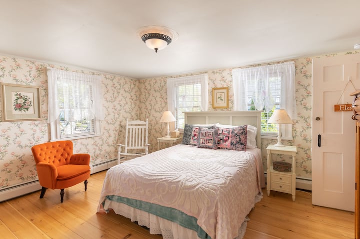 Საძინებელი №4: ელოიზის აპარტამენტი, რომელიც მდებარეობს მეორე სართულზე