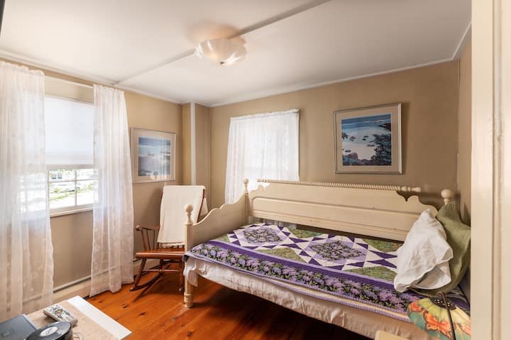 Საძინებელი №3: მდებარეობს ჰერცოგინია ანას აპარტამენტში, ამ ოთახში არის ორადგილიანი საწოლი