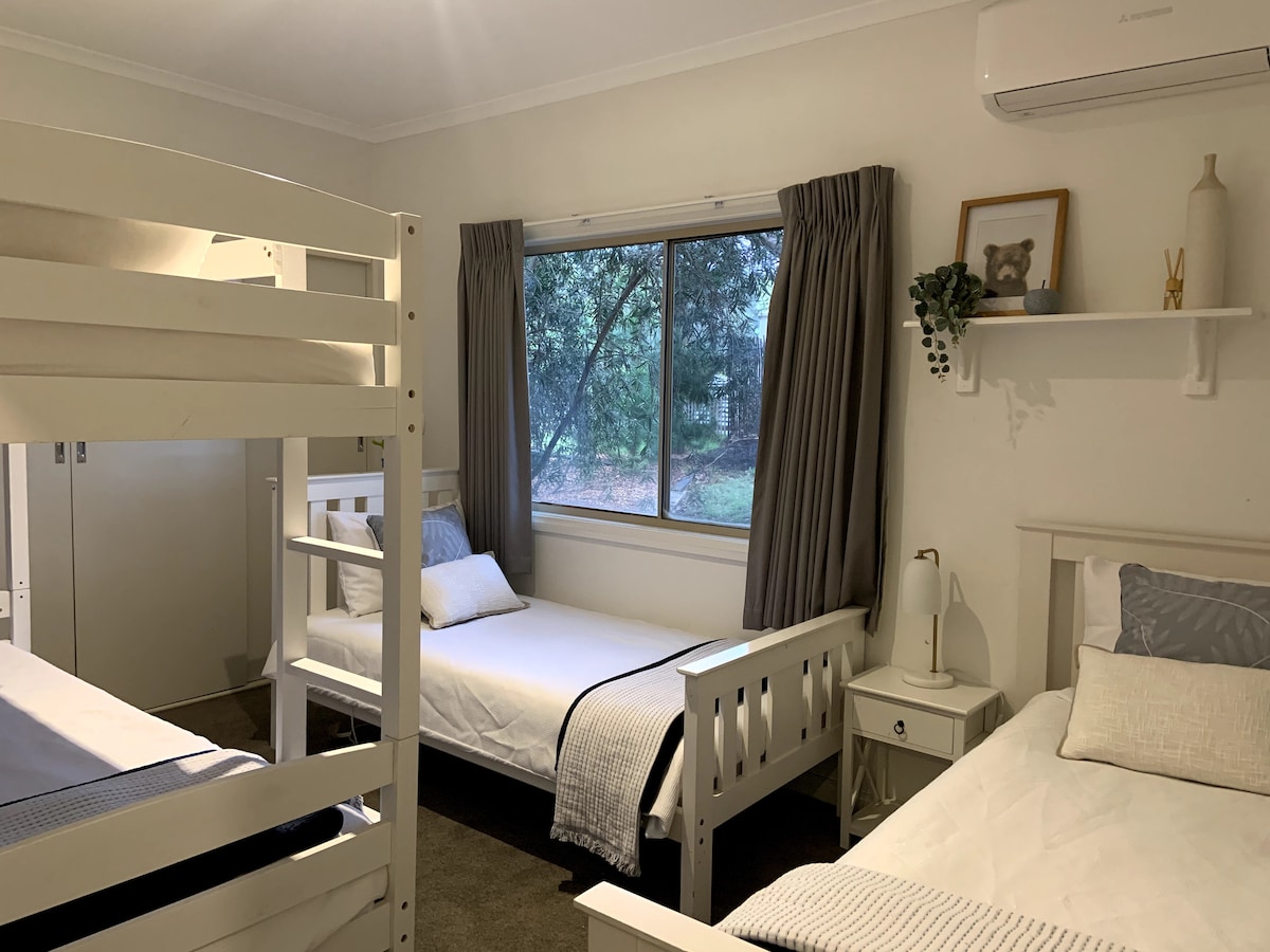 მე-3 საძინებელი - ბუნკები და ორი სინგლი