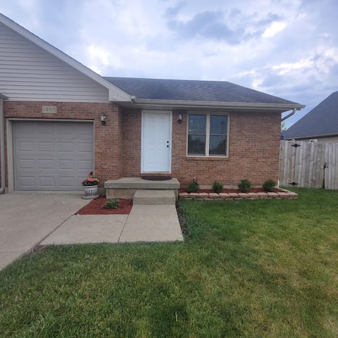 Duplex in Dekalb, IL