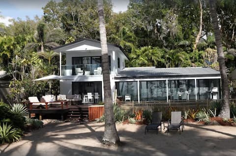 Private, Ocean-Front Sanctuary