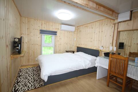 It is a quiet place where the countryside and the sea and mountains are harmonious.