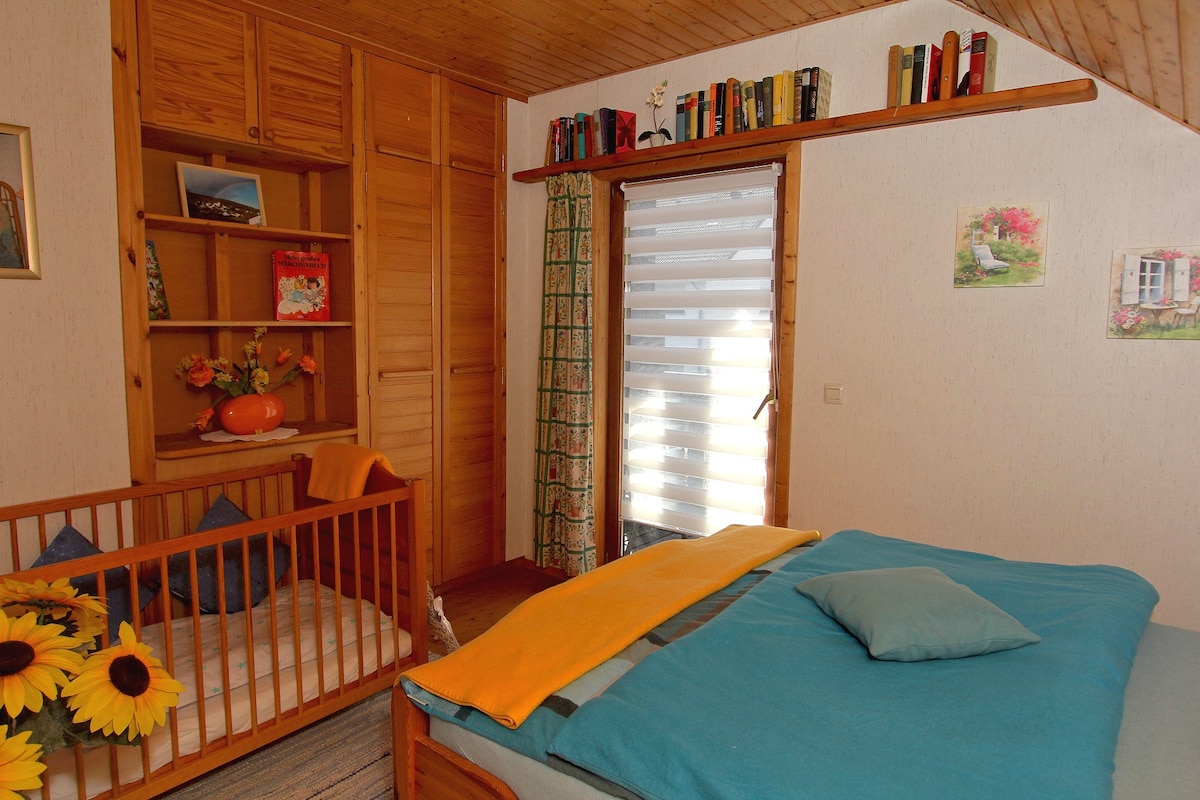 Francuski krevet i dječji krevetić