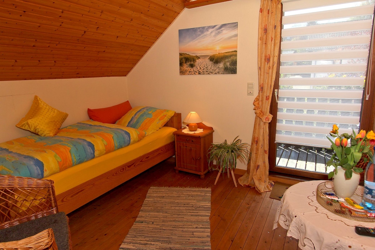 Jednokrevetna soba s balkonom